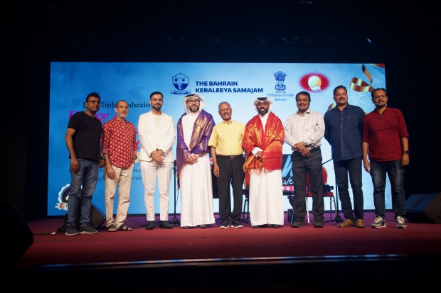 <p>Bahraini artist Mohamed Aseeri last night enthralled audiences with his unique blend of vocal and instrumental music as he took the stage at the Bahrain Keraleeya Samajam&rsquo;s (BKS) Diamond Jubilee Hall in Segaiya. </p>
<p>The event was part of the fourth edition of the BKS Indo-Bahrain Dance and Music Festival, taking place until May 16. </p>
<p>Above, Mr Aseeri with BKS officials and guests.</p>